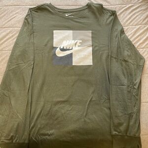 Nike Longsleeve tee, XL MENS, olive green
